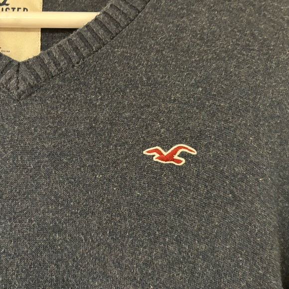Hollister navy blue v-neck sweater size large - Picture 2 of 4